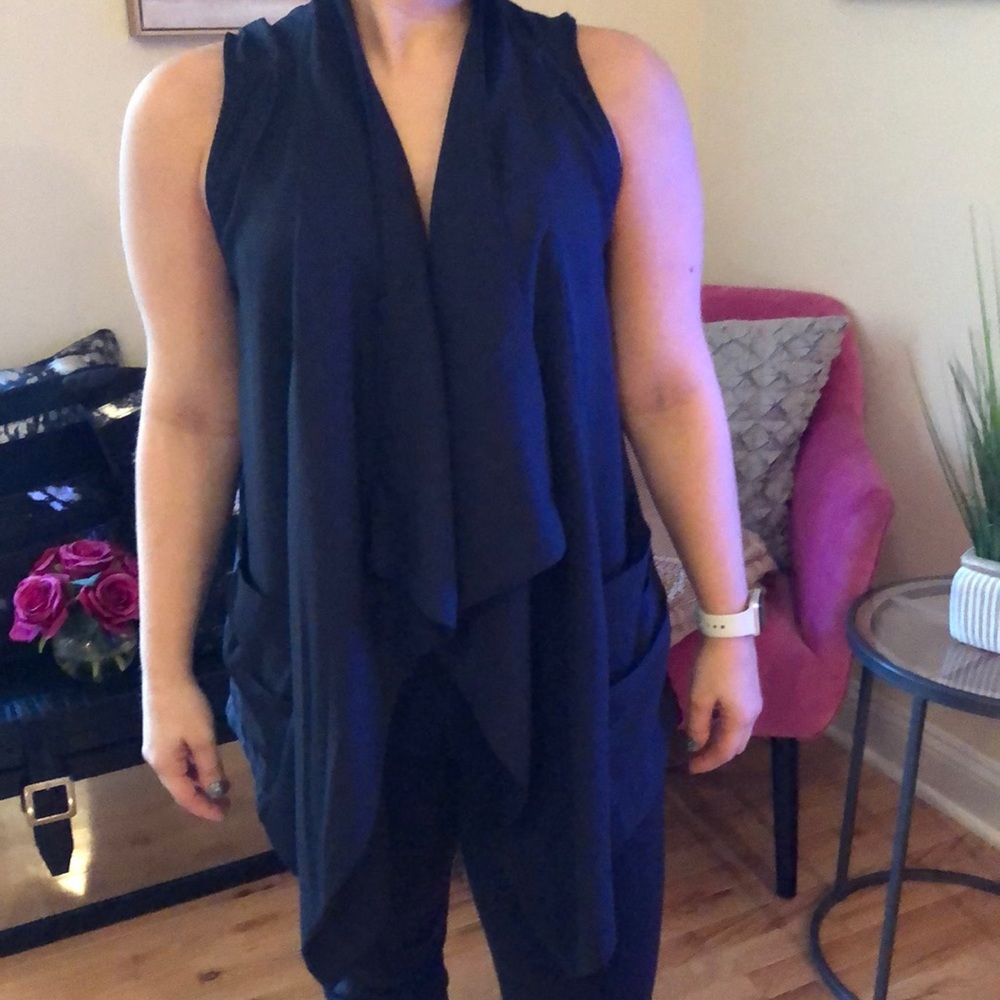 ⭐️⭐️NWOT ⭐️⭐️ Navy blue vest